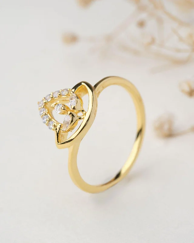 Radiant Linear 18Kt Gold & Diamond Ring