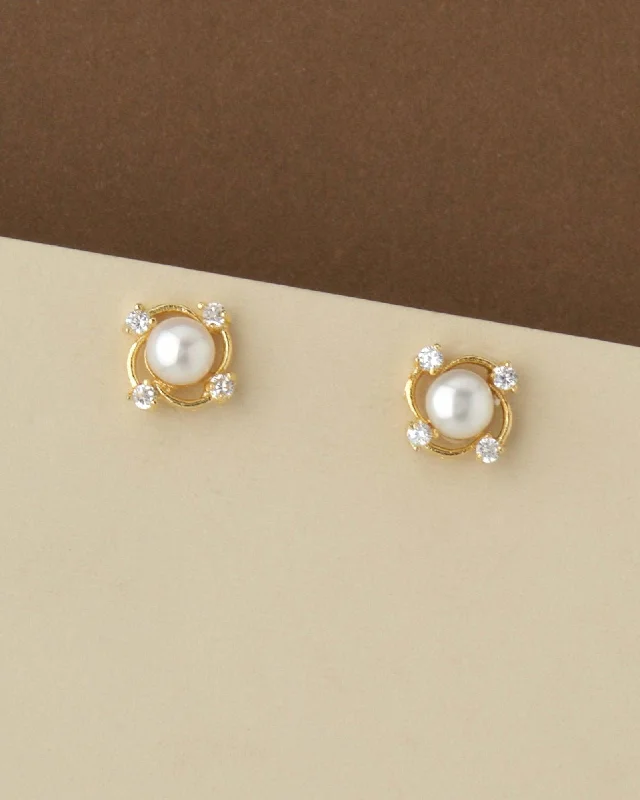 Pretty Pearl Stud Earring