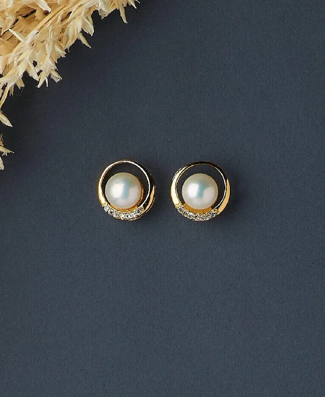 Pretty Pearl Stud Earring