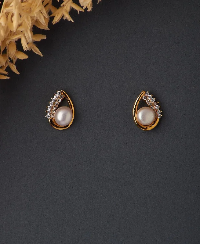 Pretty Pearl Stud Earring