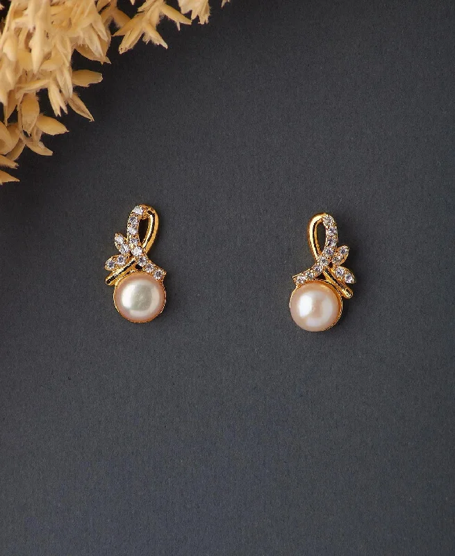 Pretty Pearl Stud Earring