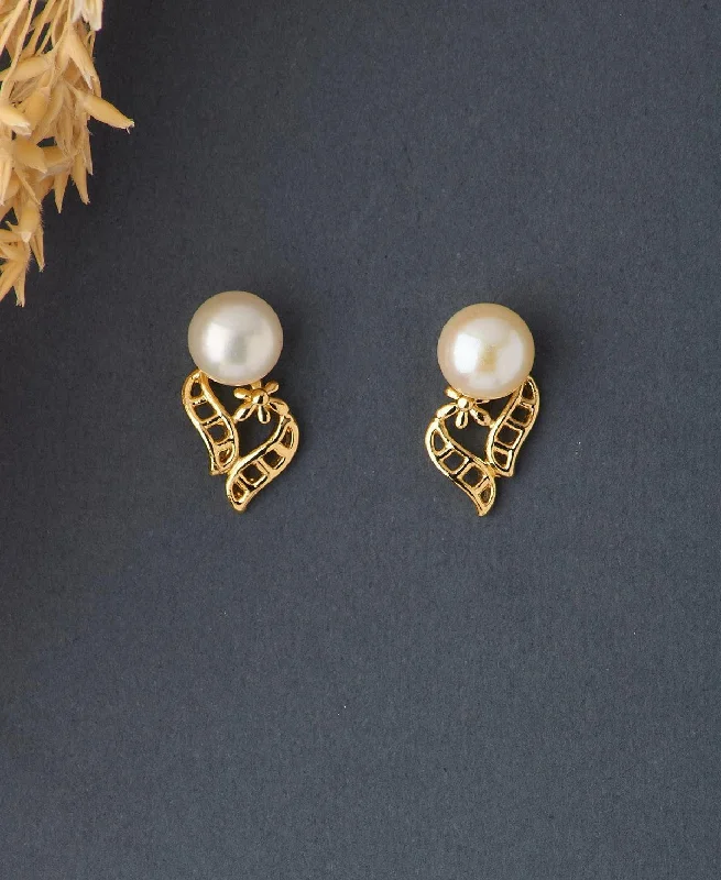 Pretty Pearl Stud Earring