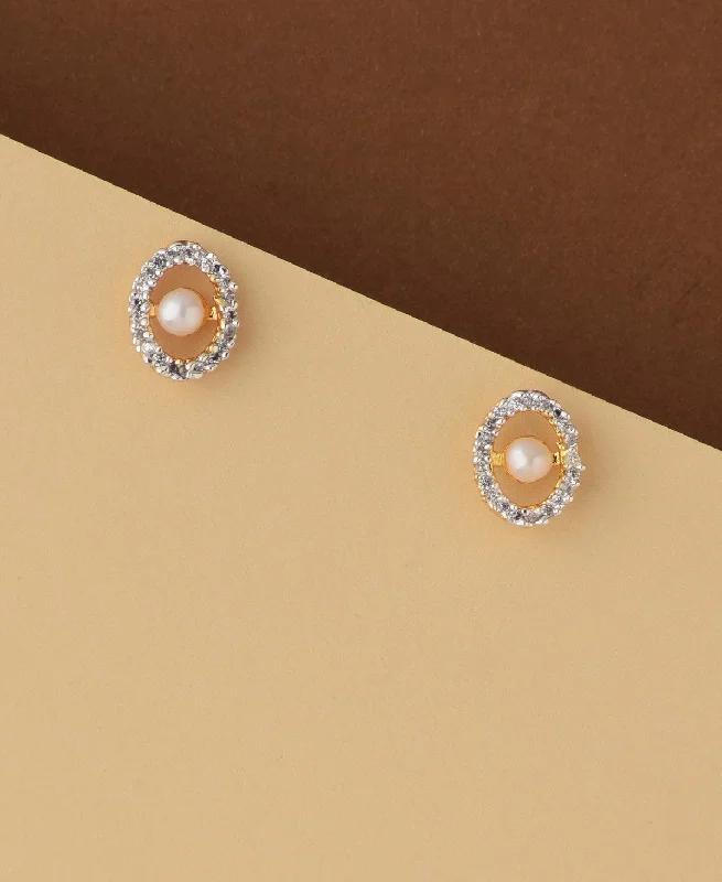 Pretty Pearl Stud Earring