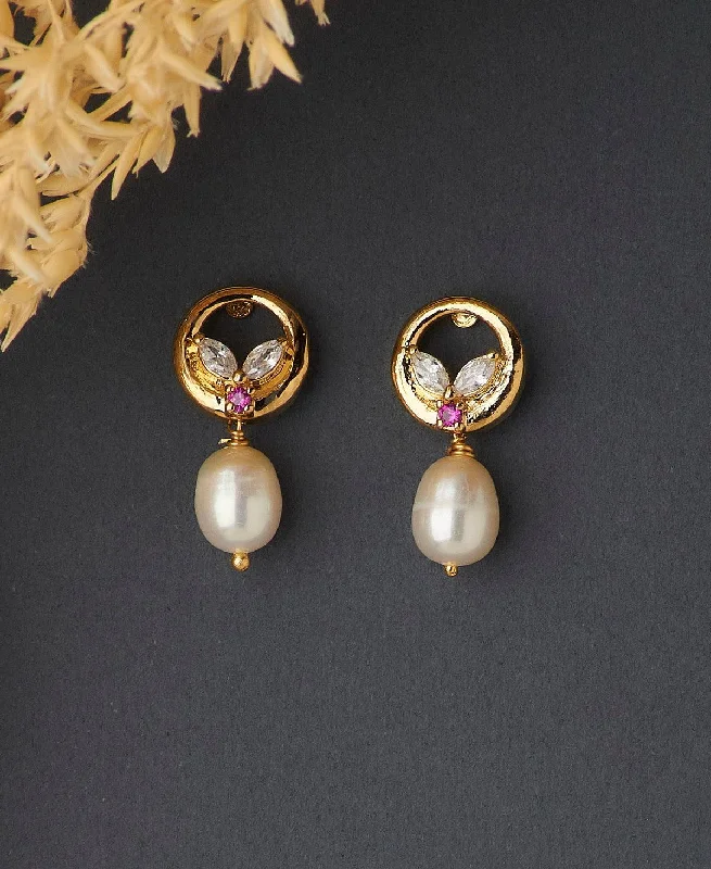 Pretty Stone Studded Pearl Earring