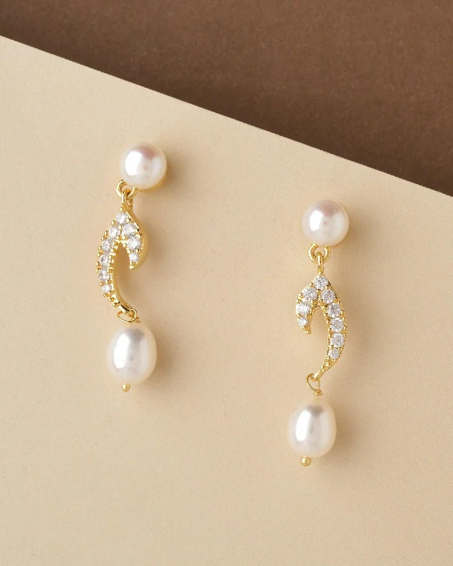 Pretty Stone Studded Pearl Hang Earring