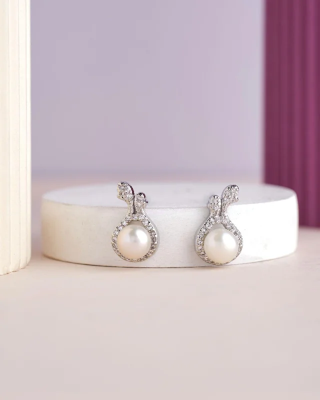 Pretty Stud Pearl Earring