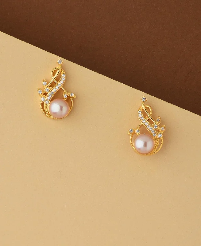 Pretty White Pearl Stud Earring