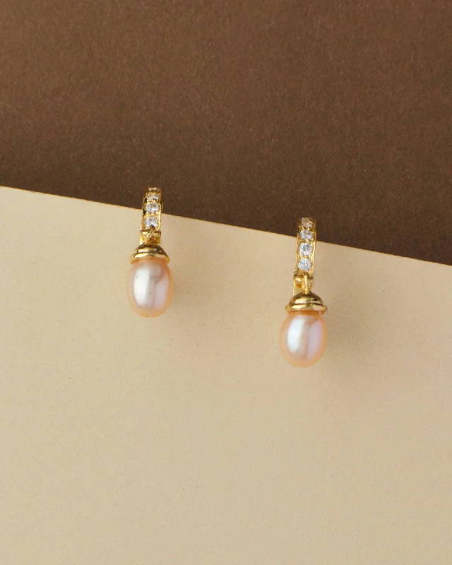 Pretty White Pearl Hang Earring