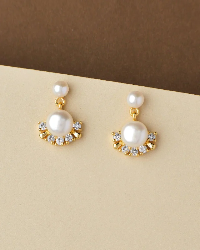 Pretty White Pearl Hang Earring