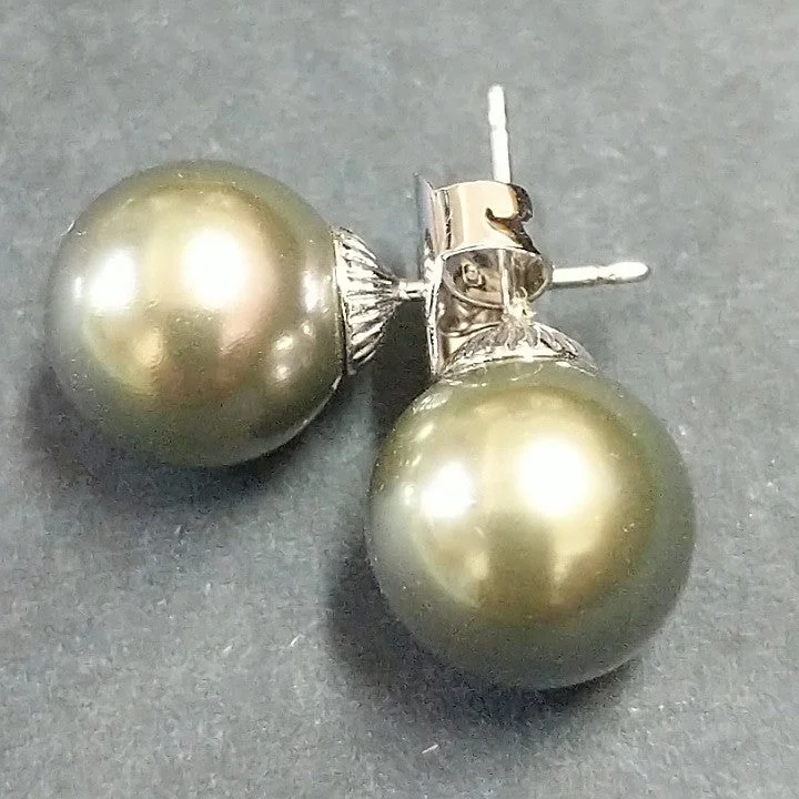 SPANISH PEARL STUD EARRINGS GREY