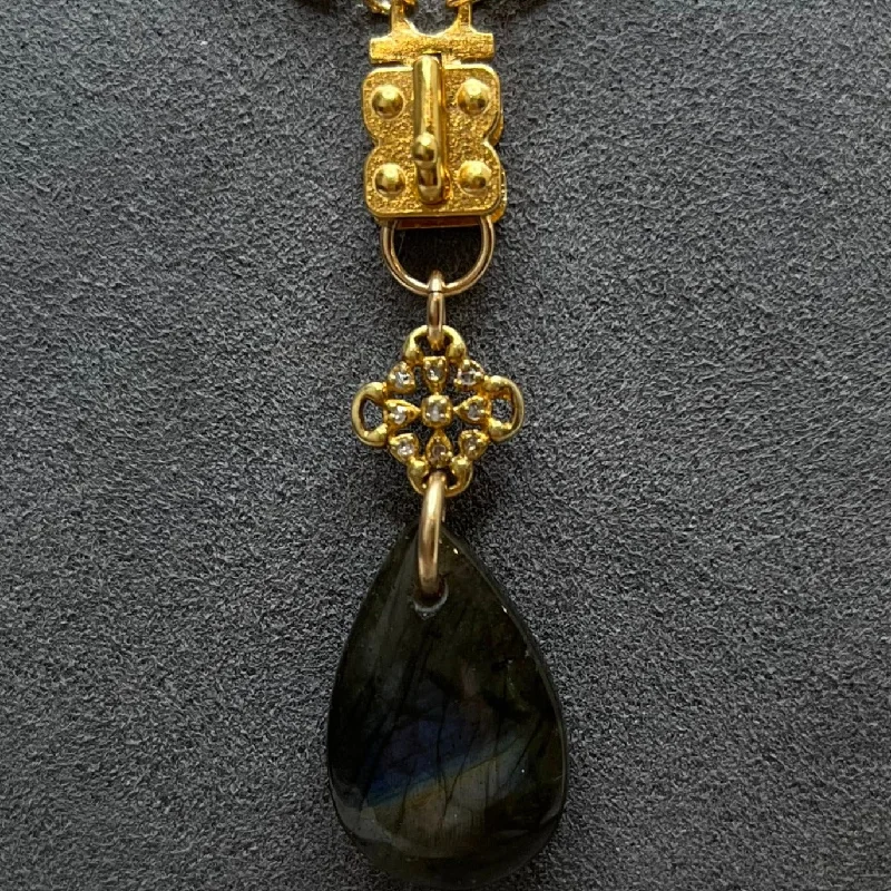 Vignette - Diamond Clover w/Labradorite Drop