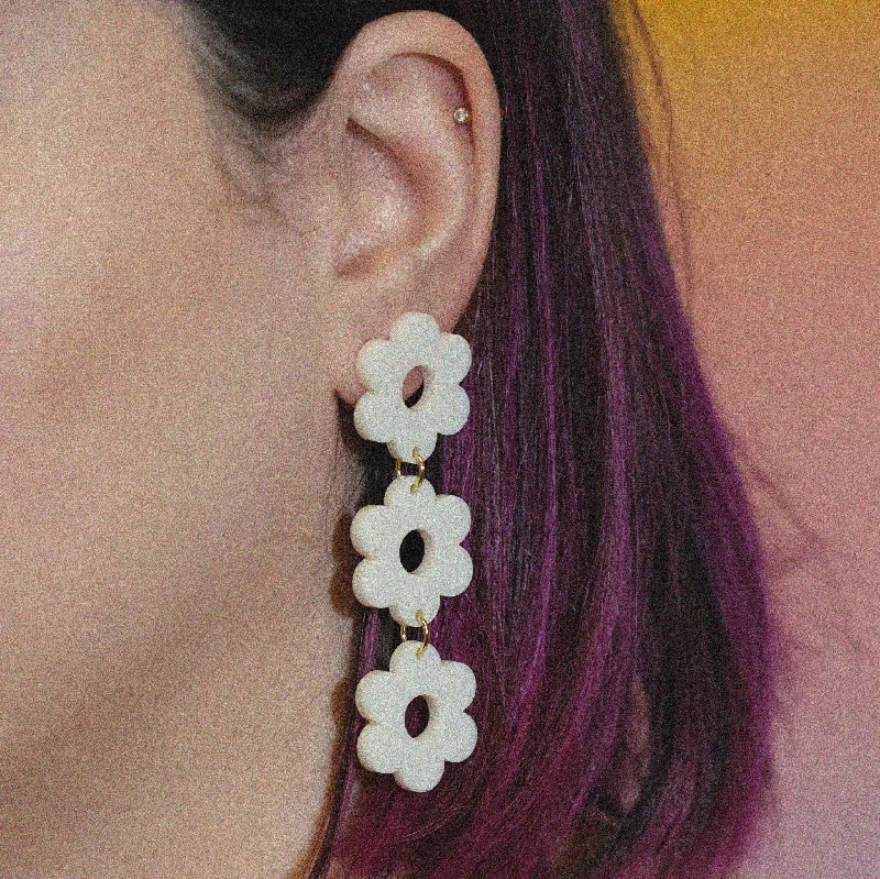 Daisy Chain Earrings in Linen