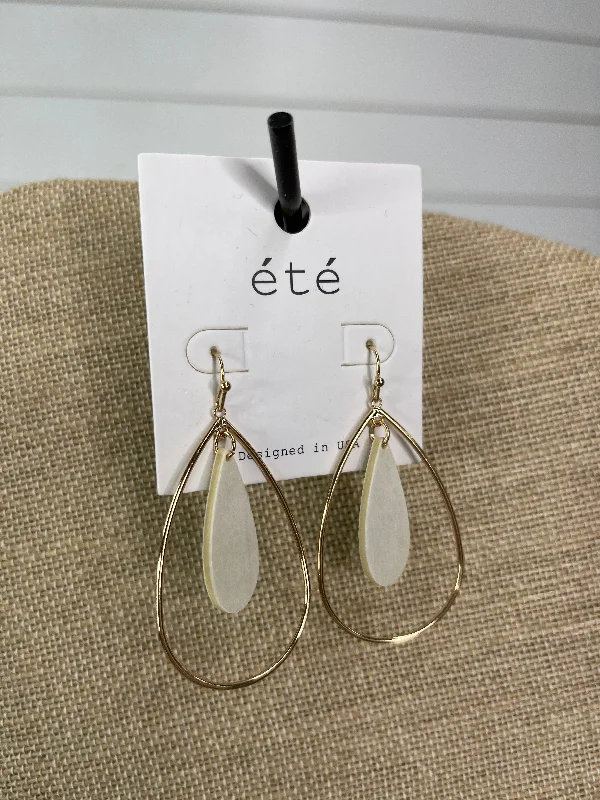 WHITE WOOD/GOLD TEARDOP EARRINGS